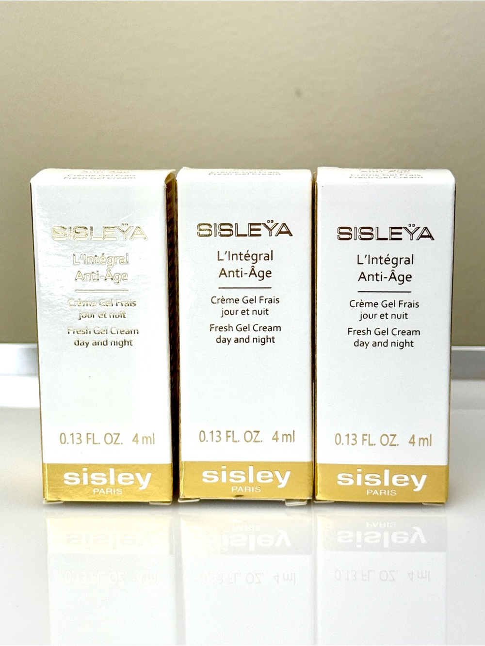 3 Sisley Sisleÿa L’Intégral Anti-Âge Gel Cream Sisley-Paris Bundle